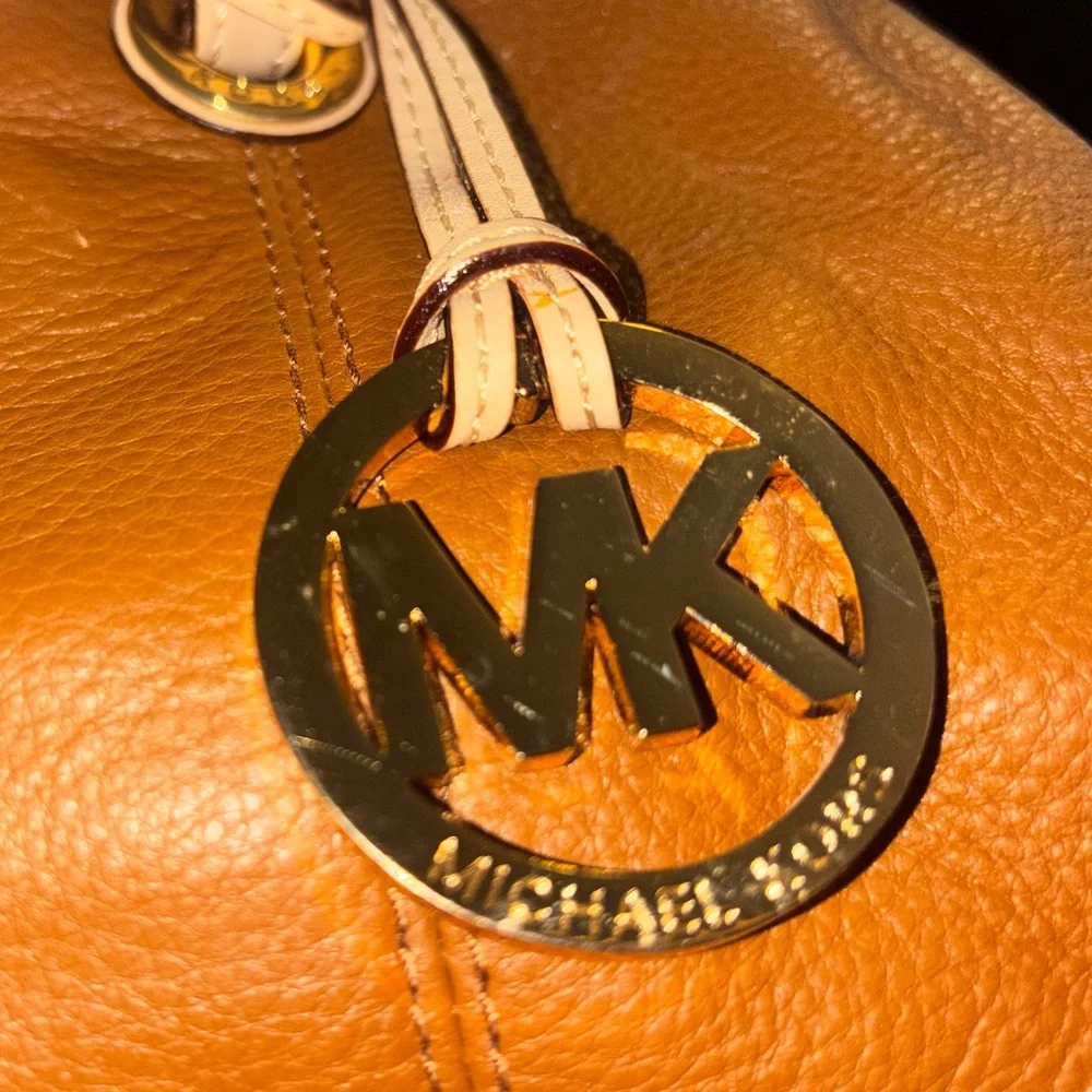 Vintage Michael Kors Jet Set Medium Leather Tote Tan with Cream Contrast Straps - Picture 9 of 13